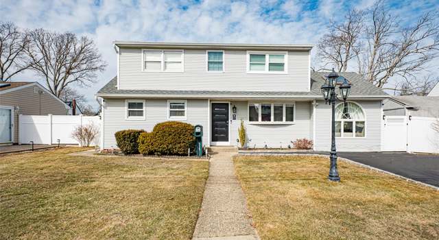 Photo of 219 Justice St, West Babylon, NY 11704
