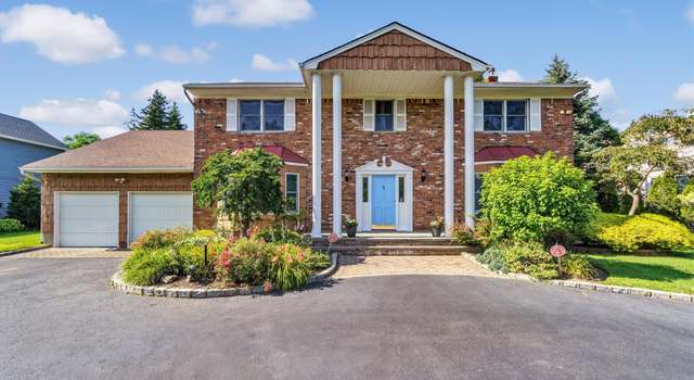 Photo of 51 Victor Ln, Woodbury, NY 11797