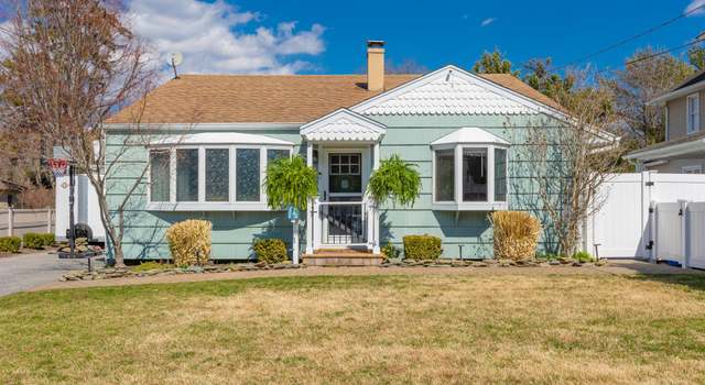 Photo of 33 Community Rd, Bay Shore, NY 11706