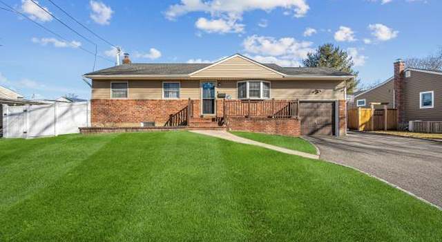 Photo of 56 Wiltshire Dr, Commack, NY 11725