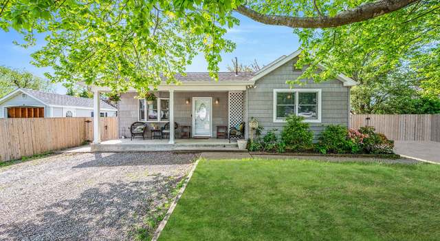 Photo of 1013 10th St, West Babylon, NY 11704