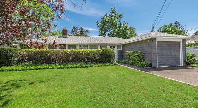 Photo of 31 Townsend St, Glen Head, NY 11545