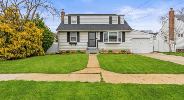 Photo of 20 Kensington Ave, Massapequa, NY 11758