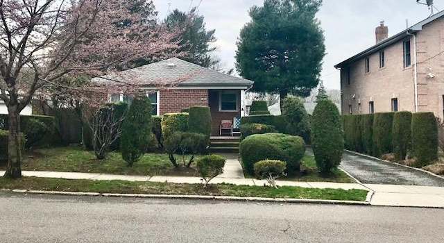Photo of 51-10 248th St, Douglaston, NY 11362