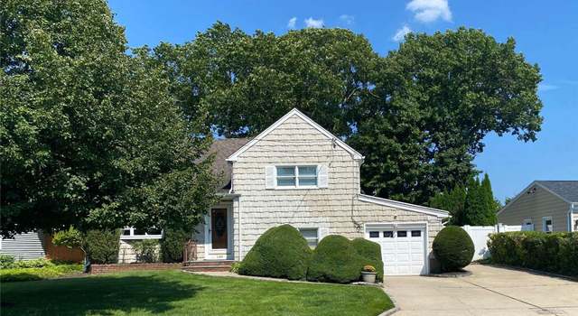 Photo of 189 Siegel Blvd, Babylon, NY 11702