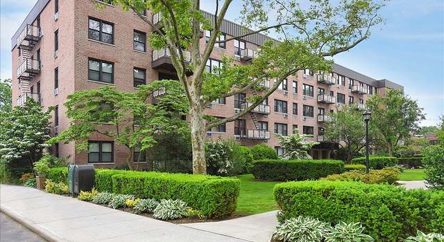 Photo of 4 Birchwood Ct Unit 2K, Mineola, NY 11501