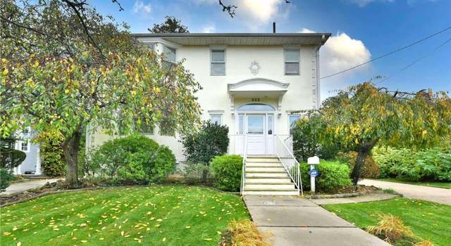 Photo of 222 Hollywood Ave, Douglaston, NY 11363