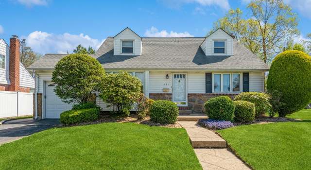 Photo of 221 Wickshire Dr, East Meadow, NY 11554