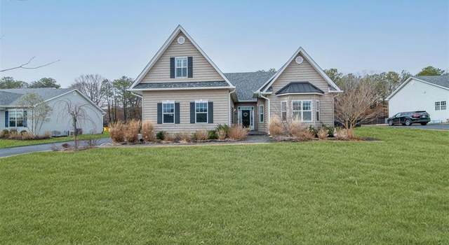 Photo of 7 Hampton Court Dr, Eastport, NY 11941