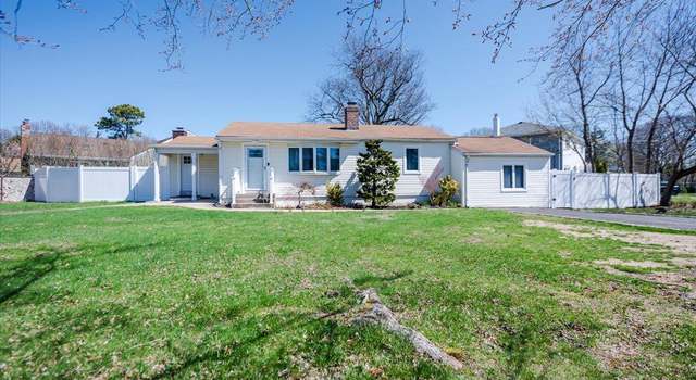 Photo of 35 Saint Nicholas Ave, Smithtown, NY 11787