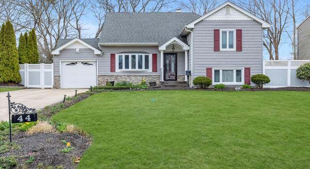 Photo of 44 Picket Ln, Centereach, NY 11720