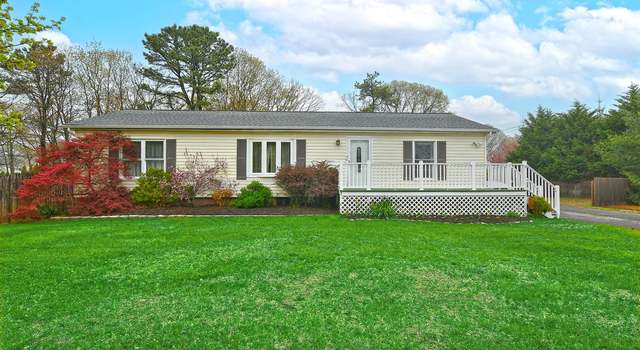 Photo of 1 Mews Ct, Holtsville, NY 11742