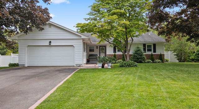 Photo of 18 Chivalry Ln, Nesconset, NY 11767