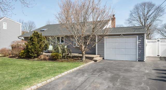 Photo of 9 Ronald Ln, Commack, NY 11725