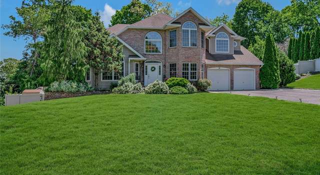 Photo of 26 Sesame St, Kings Park, NY 11754