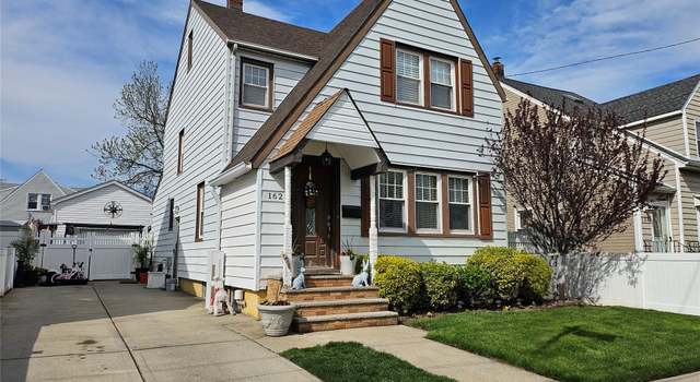 Photo of 162 Oak St, West Hempstead, NY 11552