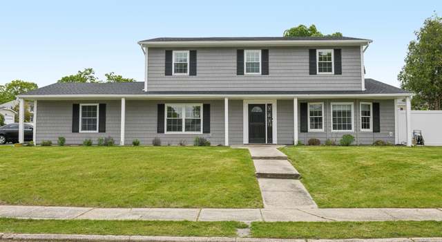 Photo of 19 Colmar Ave, Lake Grove, NY 11755