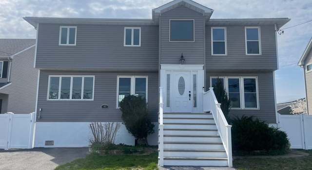 Photo of 102 Surf Rd, Lindenhurst, NY 11757