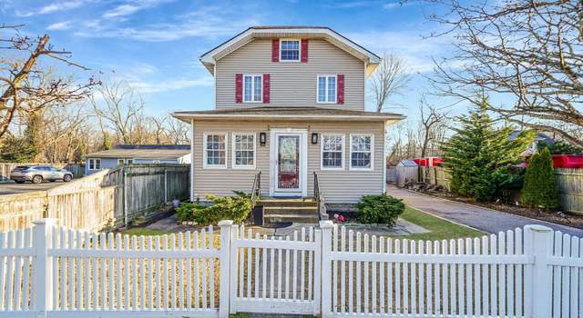 Photo of 62 Moffitt Blvd, East Islip, NY 11730