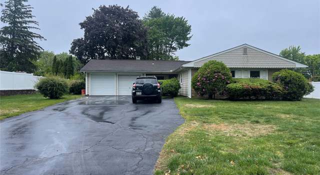 Photo of 26 Mosshill Pl, Stony Brook, NY 11790