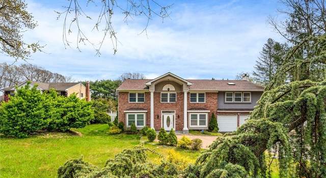 Photo of 101 Stonehurst Ln, Dix Hills, NY 11746