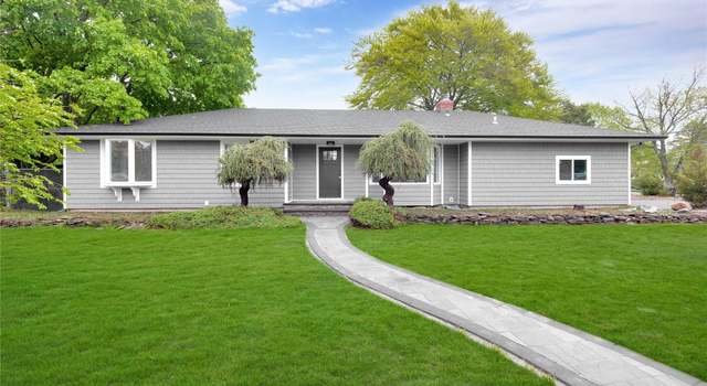 Photo of 697 8th St, Bohemia, NY 11716