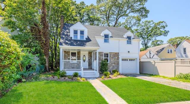 Property at 35 High Pl, Freeport, NY 11520, 4 beds, 3 baths