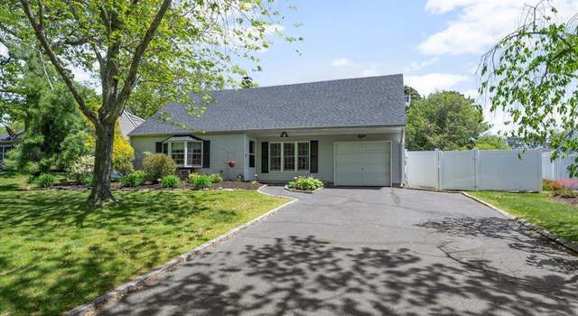 Photo of 8 Meyer Ln, Medford, NY 11763
