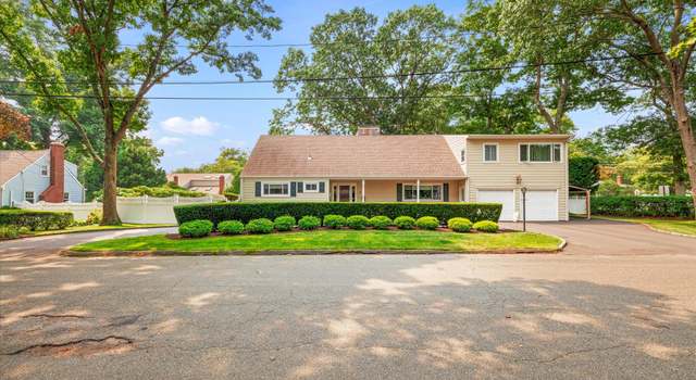 Photo of 4 Lamarr Ave, Melville, NY 11747