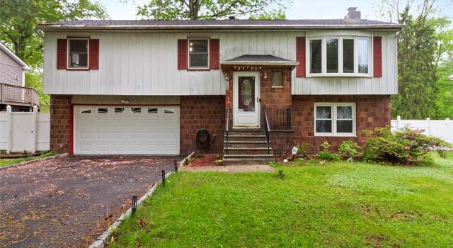 Photo of 4 Abraham Gunn Memorial Dr, Cortlandt, NY 10567