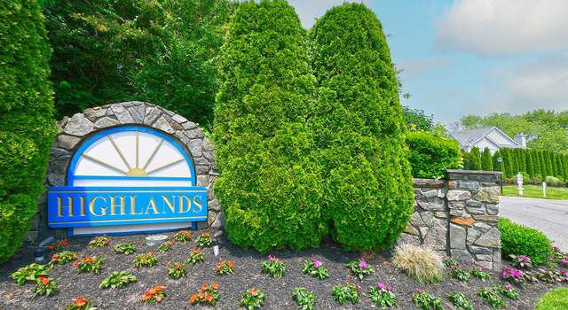 Photo of 167 Windward Ct S, Port Jefferson, NY 11777