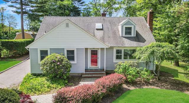 Photo of 10 Clearbrook Dr, Smithtown, NY 11787