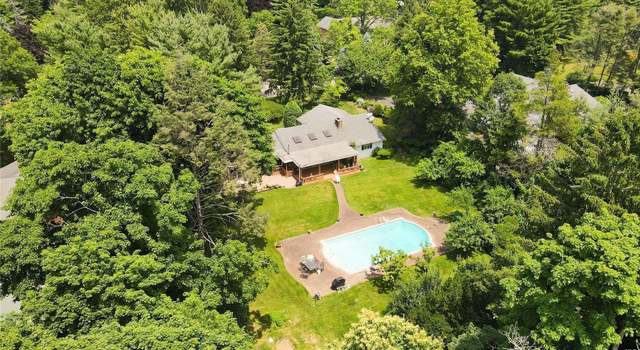Photo of 8 The Pnes, Old Westbury, NY 11568