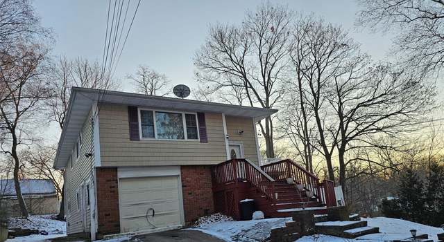 Photo of 44 Lake Ter, Lake Ronkonkoma, NY 11779
