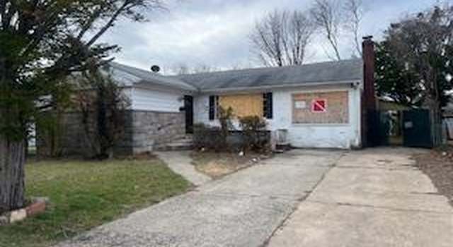 Property at 2249 Parkhurst Rd, Elmont, NY 11003, 3 beds, 1.5 baths