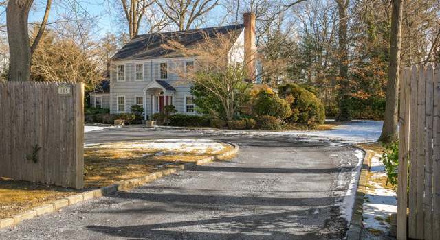 Photo of 105 Walnut Rd, Glen Cove, NY 11542