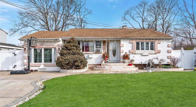 Photo of 11 Hewes St, Brentwood, NY 11717