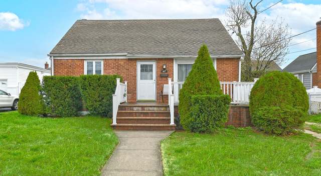 Photo of 467 Hull St, East Meadow, NY 11554