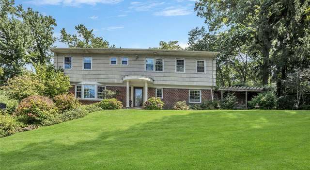 Photo of 100 The Intervale, Roslyn Estates, NY 11576