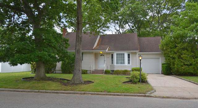 Photo of 78 Avenue E, Holbrook, NY 11741