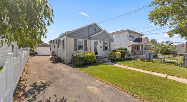 Photo of 132 Morningside Dr, Westbury, NY 11590