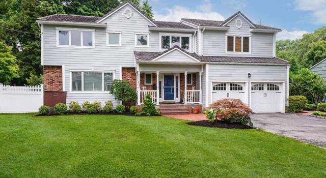 Photo of 115 Cocks Ln, Locust Valley, NY 11560