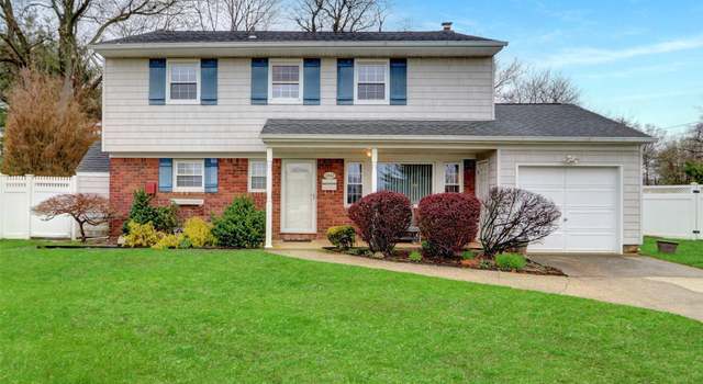 Photo of 3847 Debra Ct, Seaford, NY 11783