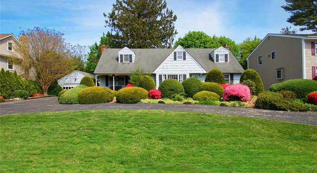 Photo of 217 Whitehall Blvd, Garden City, NY 11530