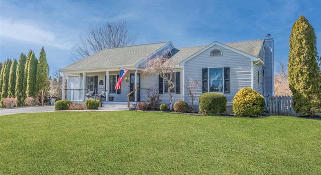 Photo of 12 Seril Ct, Riverhead, NY 11901