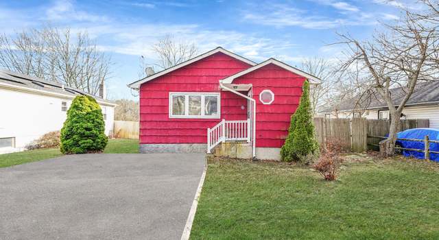 Photo of 80 Meadowmere Ave, Mastic, NY 11950