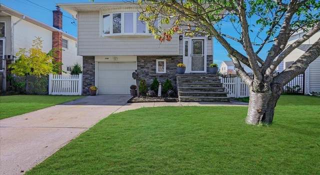 Photo of 60 Beach Rd, Massapequa, NY 11803