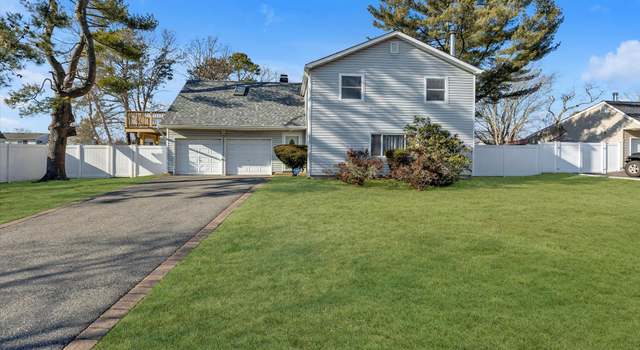 Photo of 26 Clusterpine St, Medford, NY 11763