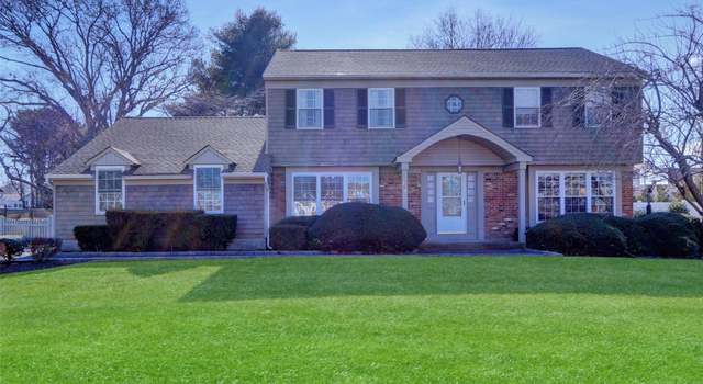 Photo of 326 Great River Rd, Great River, NY 11739