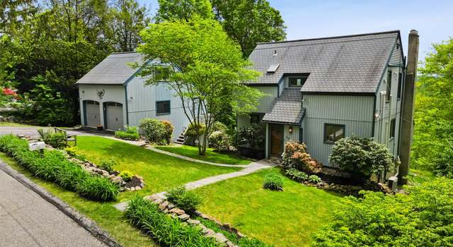 Photo of 30 Woodcrest Ter, Amawalk, NY 10501